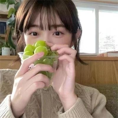 踉跄的女孩
